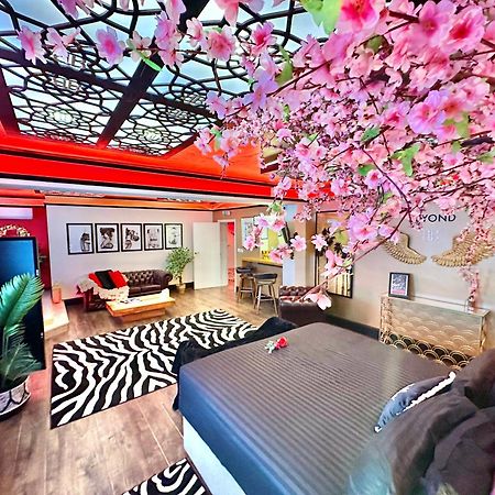 Beyond - Romantic Basement Apartment - Close To Beach - With Parking Борнмът Екстериор снимка