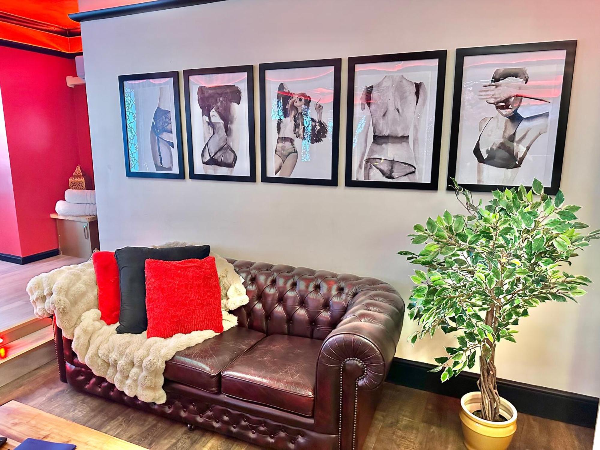Beyond - Romantic Basement Apartment - Close To Beach - With Parking Борнмът Екстериор снимка