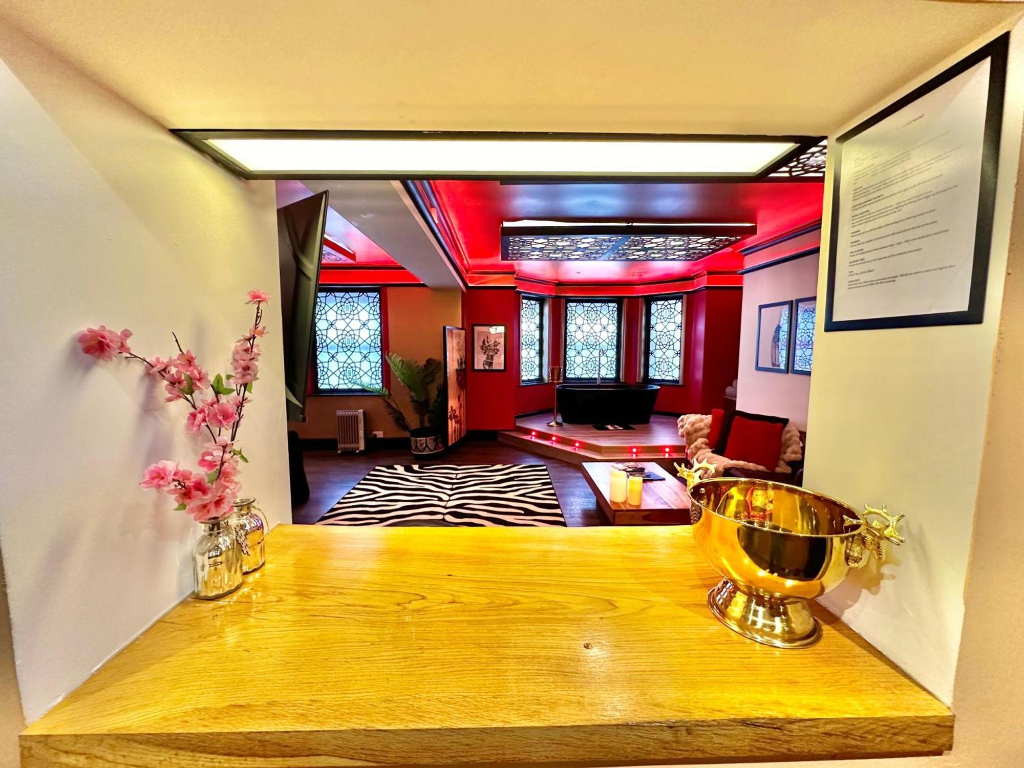 Beyond - Romantic Basement Apartment - Close To Beach - With Parking Борнмът Екстериор снимка