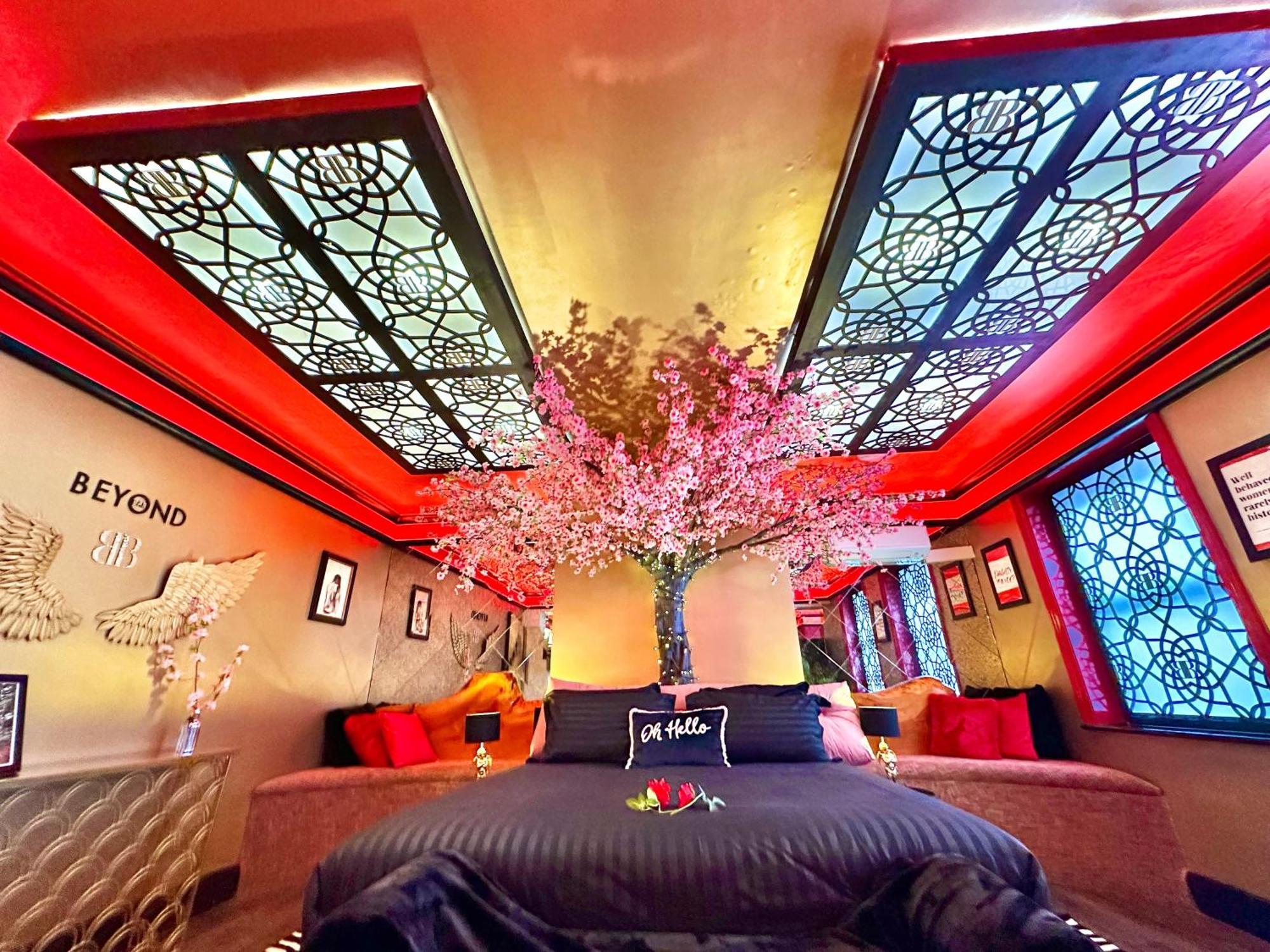 Beyond - Romantic Basement Apartment - Close To Beach - With Parking Борнмът Екстериор снимка